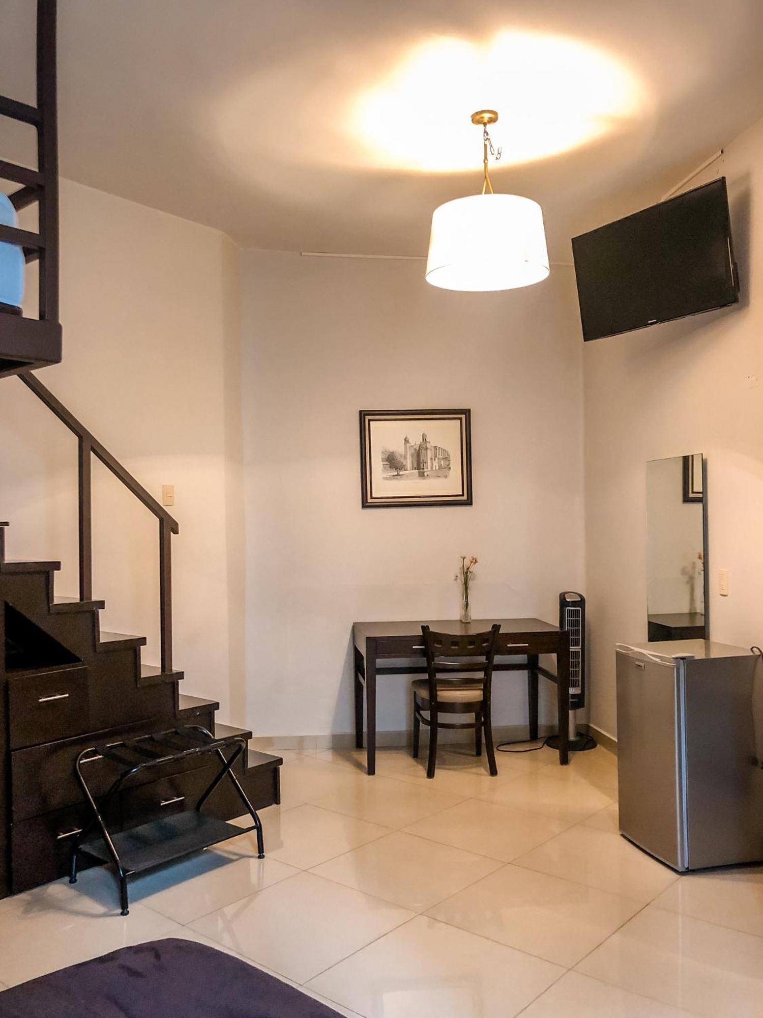 Suites Hamburgo メキシコシティ エクステリア 写真